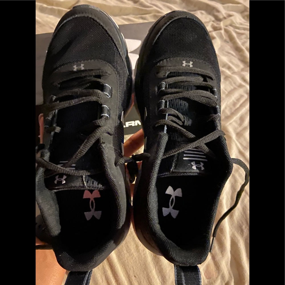 UnderAmour Sneakers - Big Boy Youth Size 4